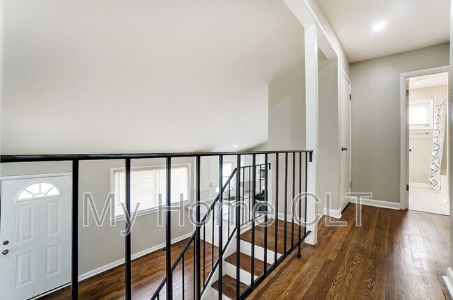 Building Photo - 717 Forest Dr
