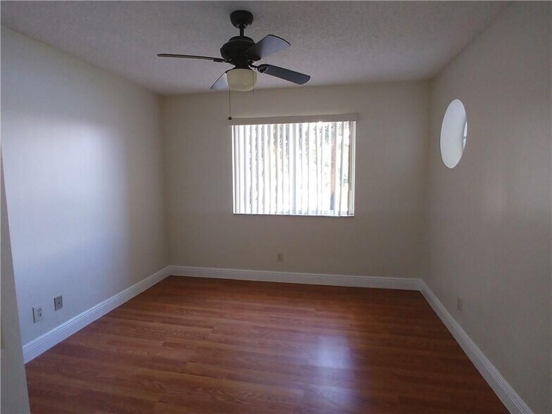 Building Photo - 705 NW 91st Terrace