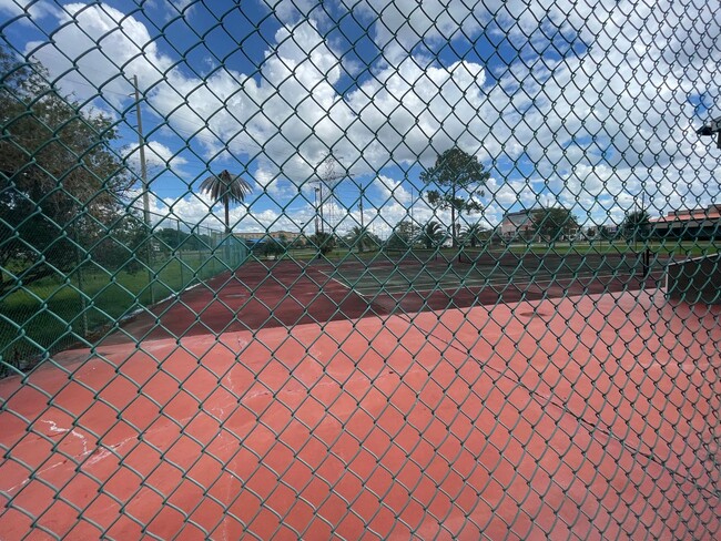 Building Photo - 3 Bed/2 Bath Condo in Windhover Condominiu...