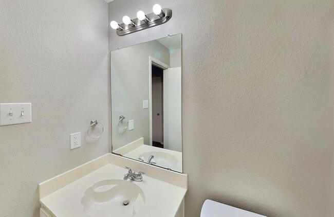 Building Photo - Contemporary 3-Bedroom Gem with Open-Plan Design