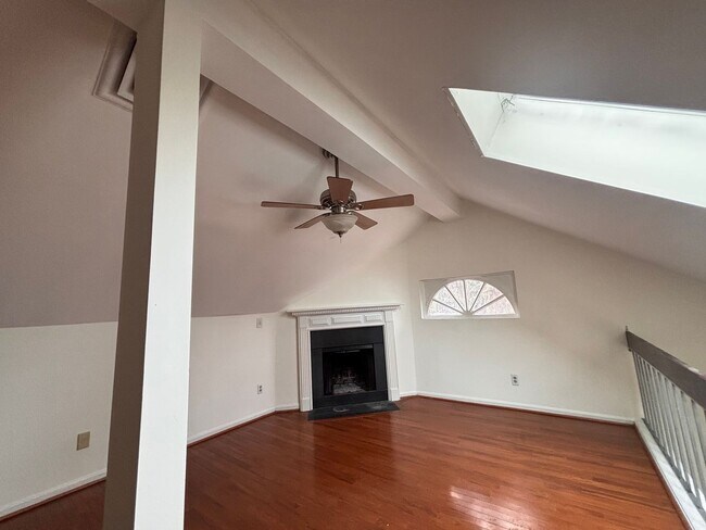 Building Photo - 1413 E Abingdon Dr