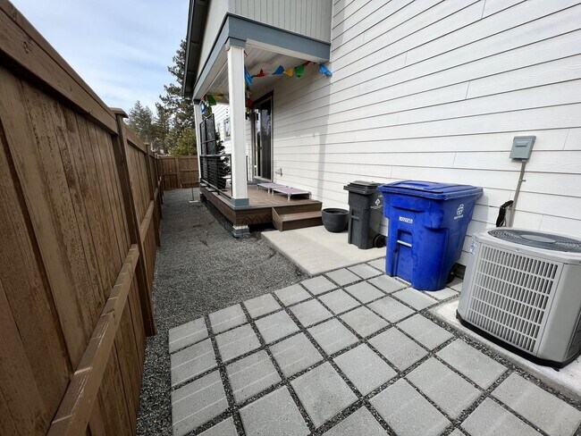 Building Photo - 3 bedroom 2.5 bath home in The Bridges, wi...