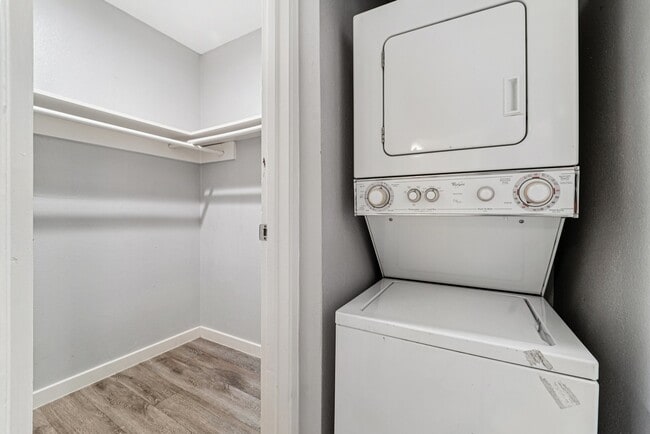 Building Photo - 2807 Beauchamp St