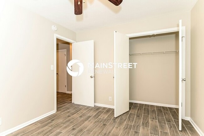 Building Photo - 3 Bedroom Pet-Friendly Home in ELLENWOOD, GA with Main Street Renewal