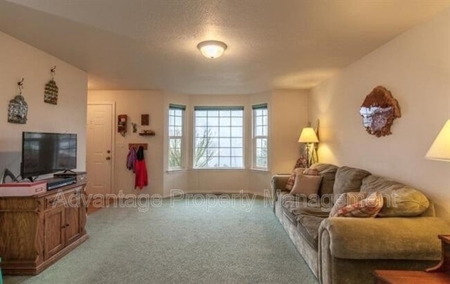 Building Photo - 3122 30th Ave SE