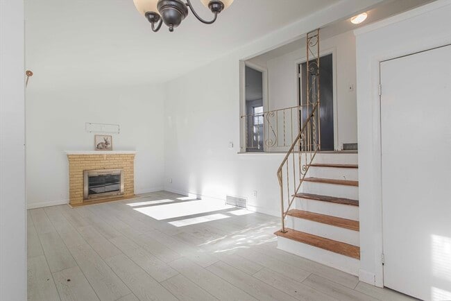 Building Photo - 16 Falconer Ave