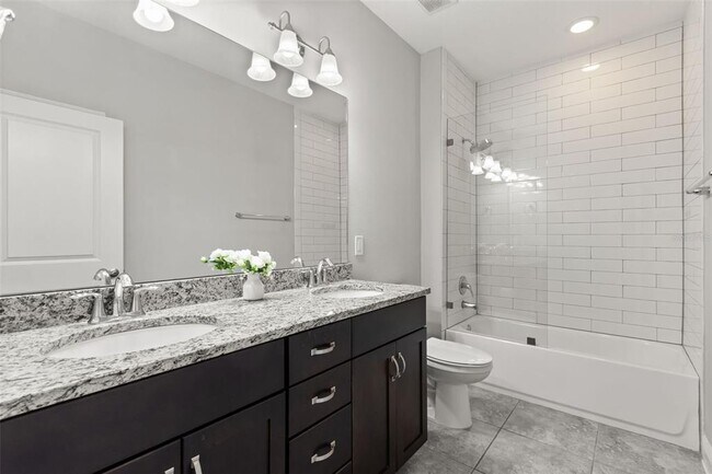 Building Photo - 2813 Roseglen Way