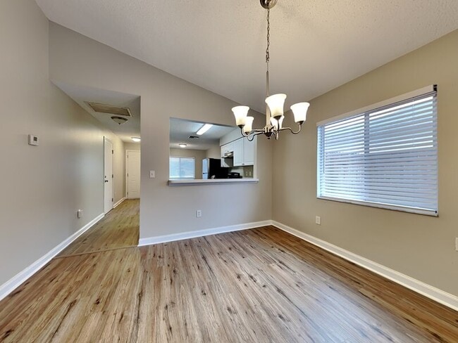 Building Photo - 530 Scarlet Maple Ct