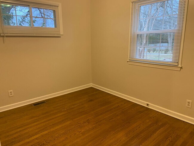 Building Photo - Renovated 3 Bedroom across from Golden Gat...
