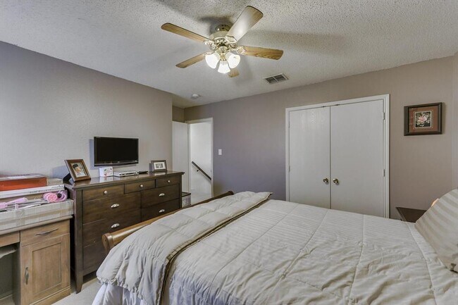 Building Photo - 2412 Avalon Creek Way