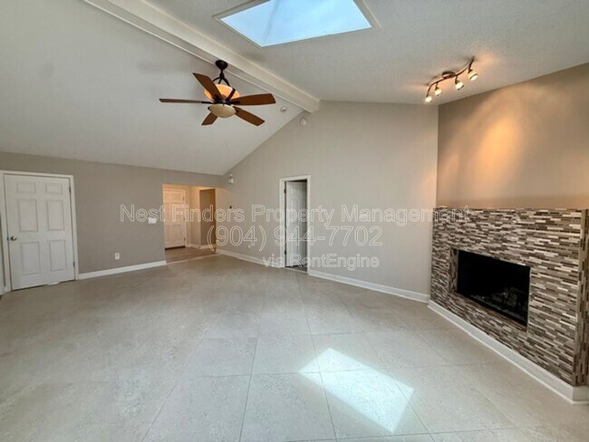 Building Photo - 1695 Evans Dr S