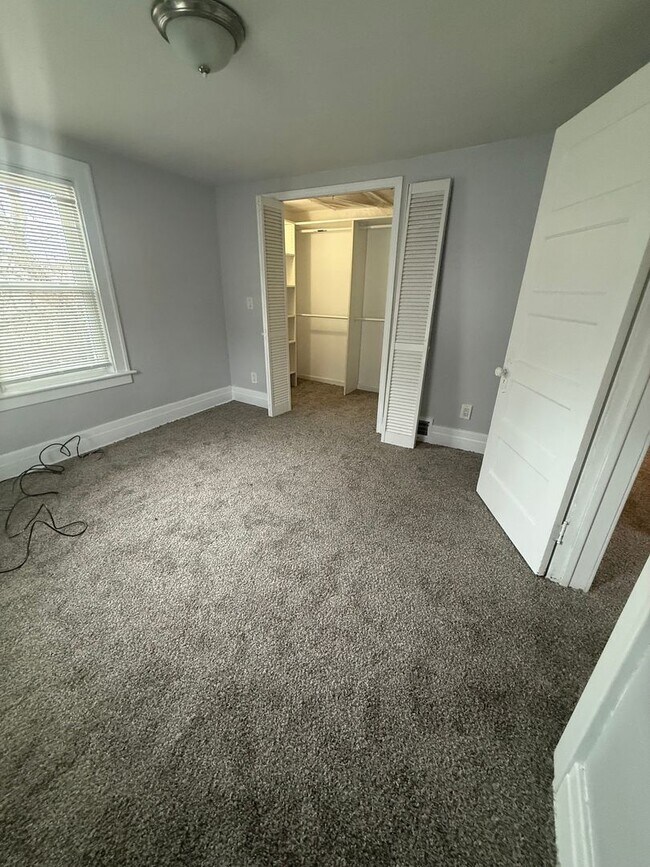 Building Photo - Downtown Mt. Clemens Home