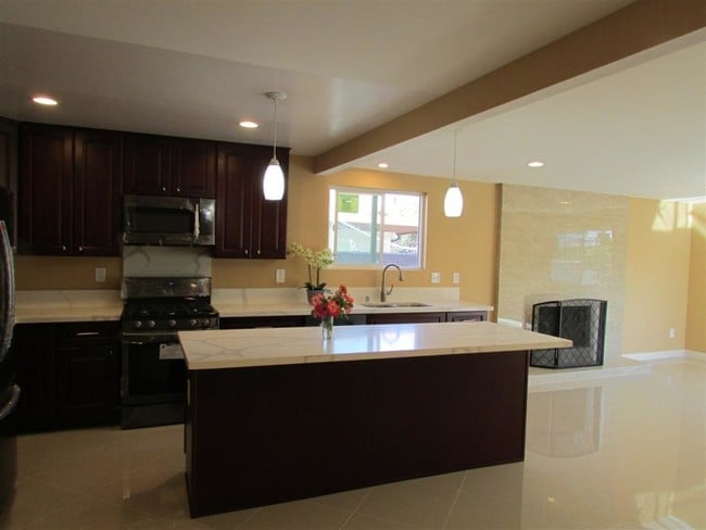 Building Photo - 8050 Columbus St