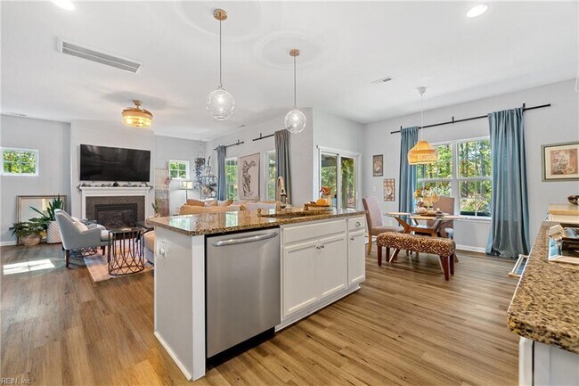 Building Photo - 104 S Heritage Tree Manor