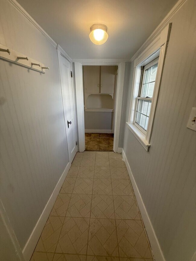 Building Photo - 66 Main St