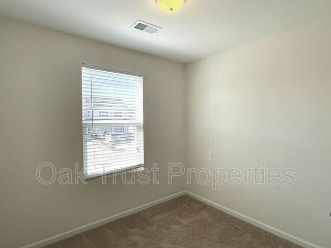 Building Photo - 9111 Parlor Dr