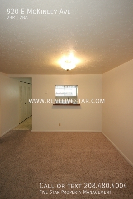 Building Photo - Spacious McKinley Townhome Available! Visi...