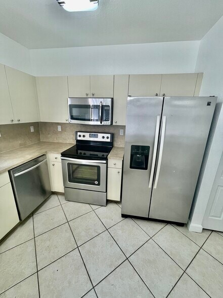 Building Photo - 21477 SW 85th Psge