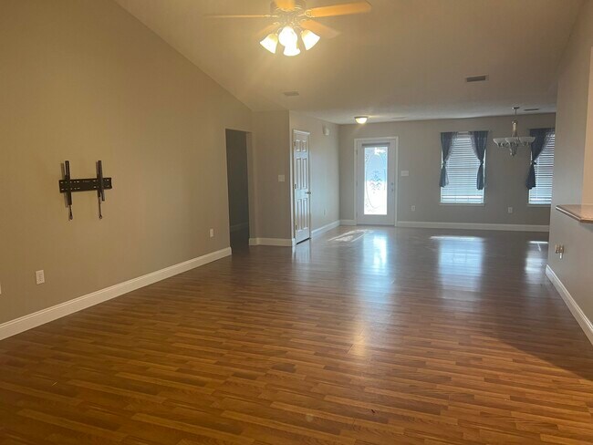 Building Photo - 155 Conquest Ave