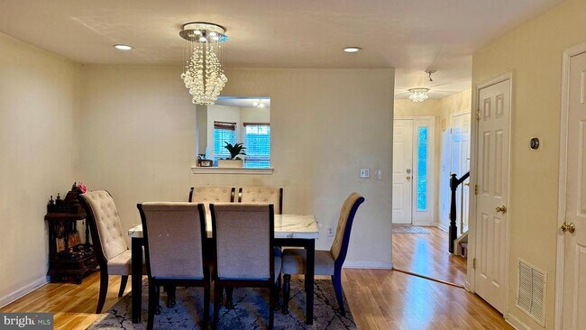 Building Photo - 17 Jill Ct