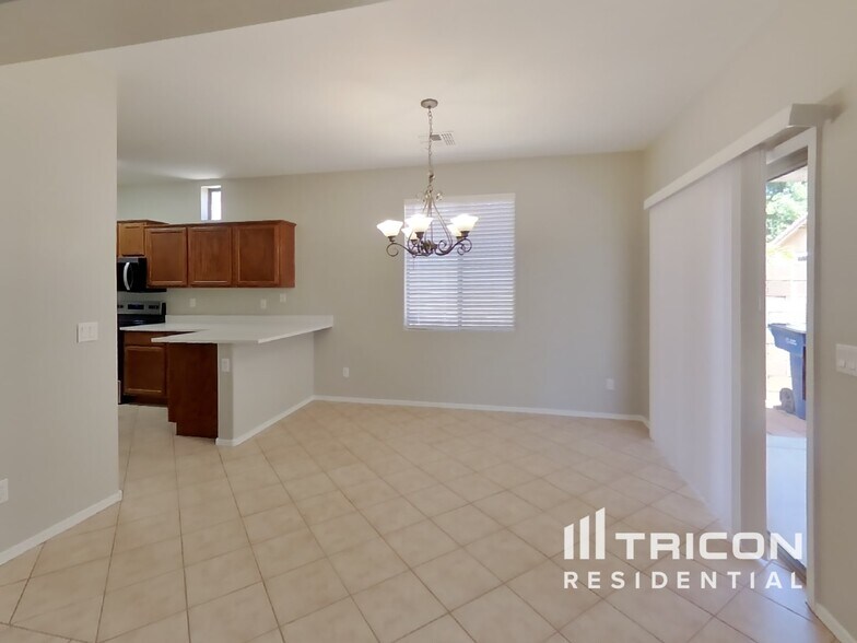 Building Photo - 876 S Colonial Dr