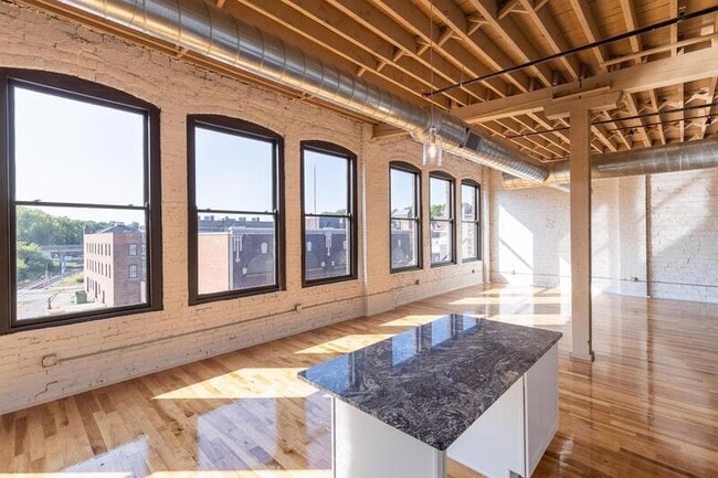 Building Photo - 116 N 4th St