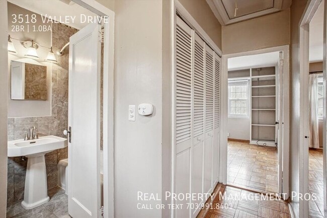 Building Photo - 3518 Valley Dr