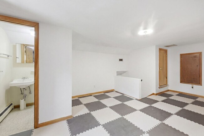 Building Photo - Stunning 4-Bedroom Waterfront Retreat with Modern Upgrades & Lake Living.