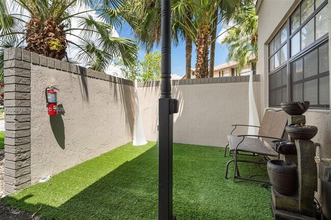 Building Photo - 9161 Vineyard Lake Dr