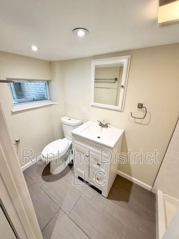 Building Photo - 814 Longfellow St NW