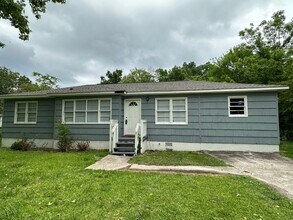 Building Photo - Center Point