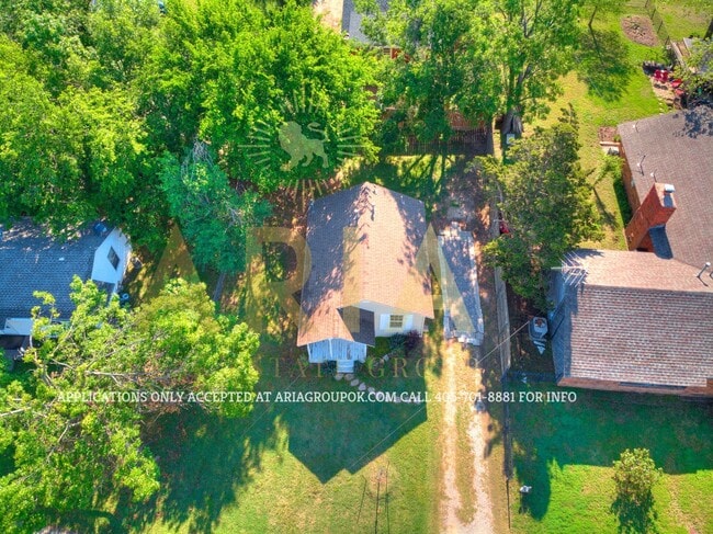 Building Photo - Adorable Remodeled 1 Bed/1 Bath Cottage! C...