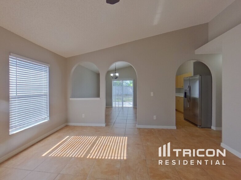 Building Photo - 10440 Coconut Grove Ln