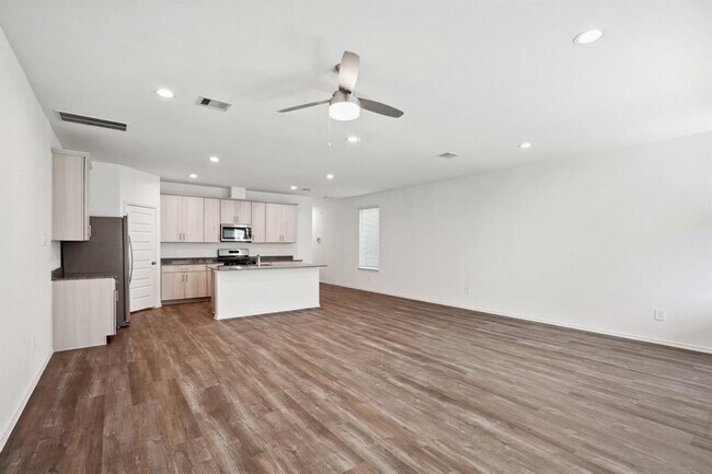 Building Photo - 3603 Beau Rivage Dr