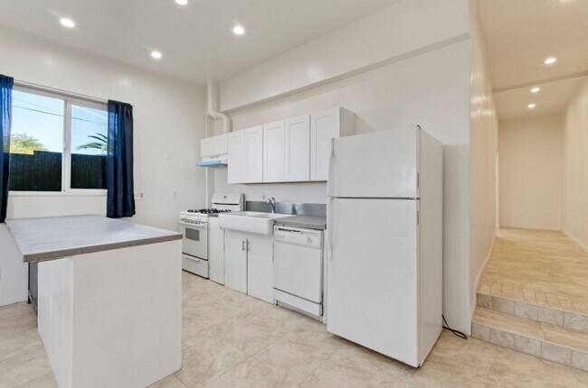 Building Photo - 941 E Edison St