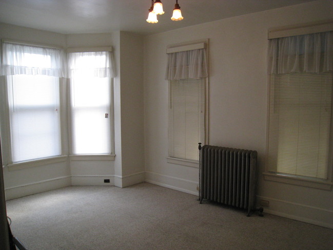 Dining Room - 115 N Main St