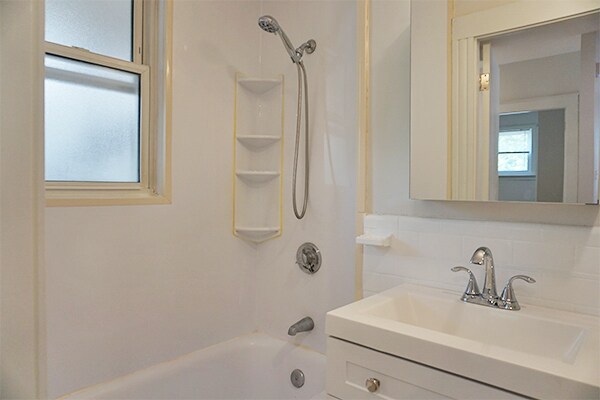 Building Photo - 2 Ivaloo St