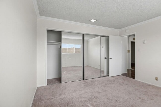 Building Photo - 545 Chestnut Ave