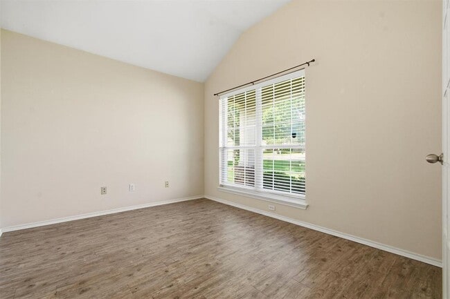 Building Photo - 224 Poplarwood Dr