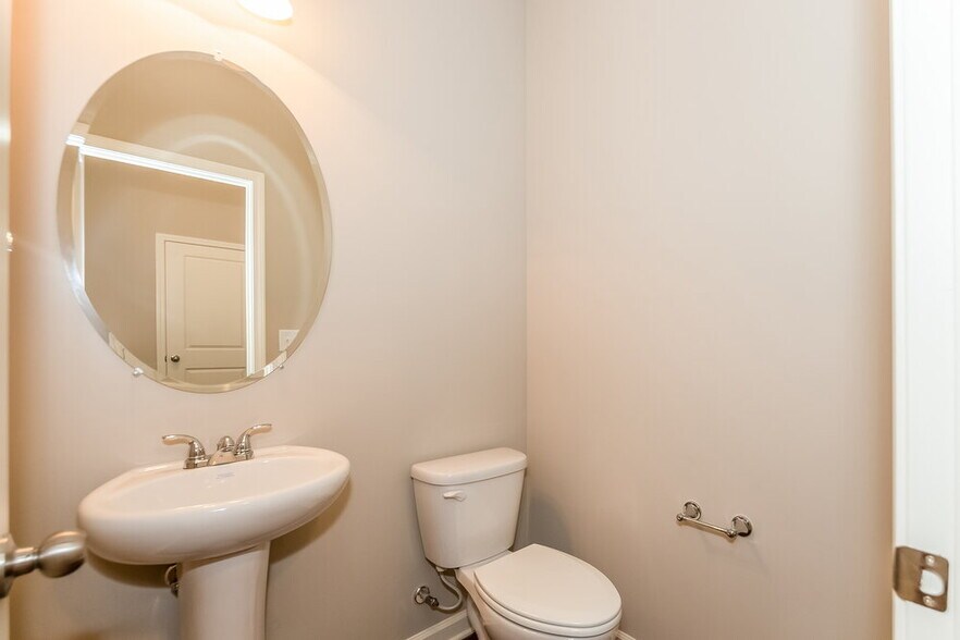 Building Photo - 133 Fern Walk