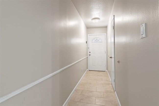 Building Photo - 10831 Sugar Hill Dr