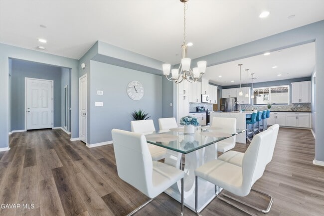 Building Photo - 41638 Cielo Vista Dr