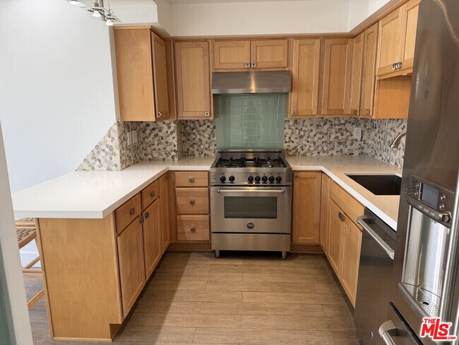 Building Photo - 17350 Sunset Blvd