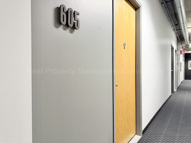 Building Photo - 2BR/2BA Skylofts Condo with Balcony & Garage Parking