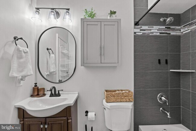 Building Photo - 1363 Childress St NE