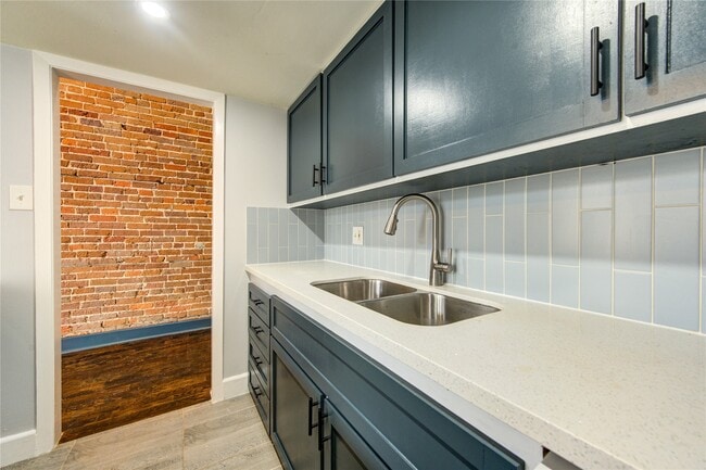 Building Photo - 213 23rd Street Rear