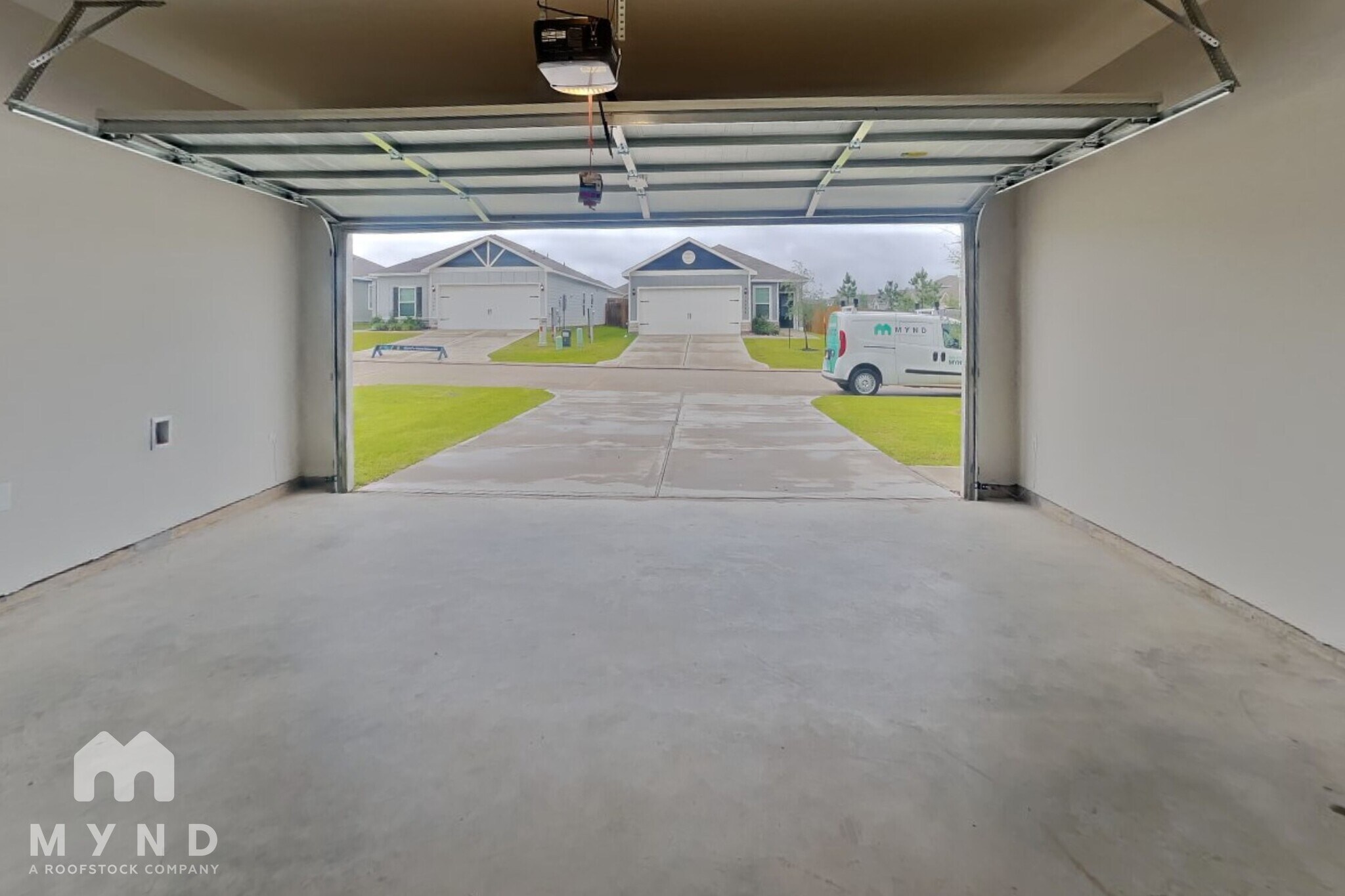 Building Photo - 15431 Maple Ter Dr