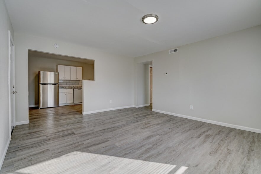Building Photo - Garden Square Apartments