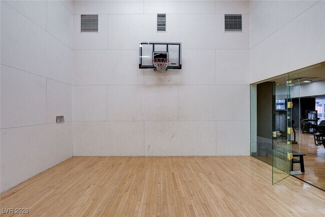 Building Photo - 4575 Dean Martin Dr