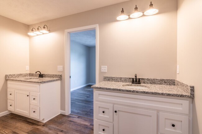 Building Photo - 725 Oak St